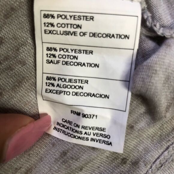 Universal Studios Hello Kitty Short Sleeve Grey T-shirt - Picture 6 of 6